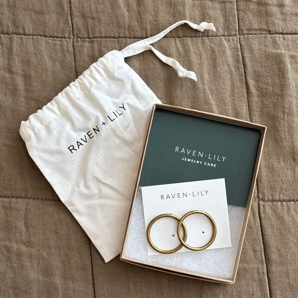 Raven + Lily Elegant Gold Circle Earrings, Aida Large Hoop, Brand New